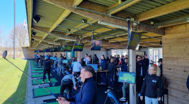 Interactieve drivingrange met BBQ en feestavond