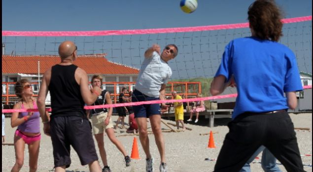 Strandactiviteiten rondom privé paviljoen