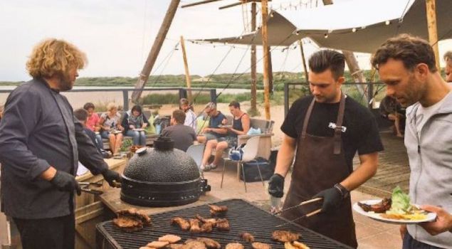 Sunset Barbecue op privé strand