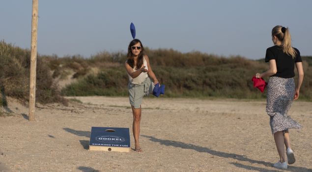 Bedrijfsbarbecue met activiteit op privé strand