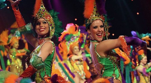 ShowBoat Cruise, wereldgerechten & entertainment