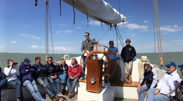 Teambuilding tijdens zeilen op het Markermeer