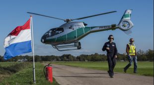 Helikopter Vliegen!! Of een Helikopter dropping?