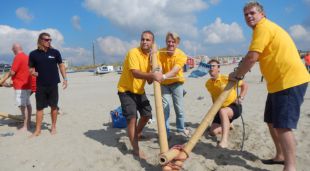 Expeditie Robinson op het strand met BBQ