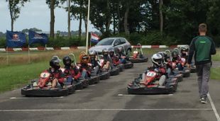 Buiten karten op een prachtig circuit